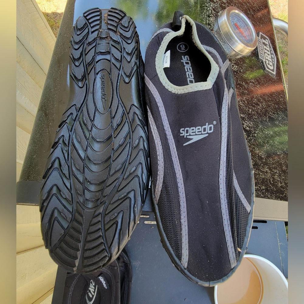 Speedo Men's Black and Gray Swim Shoes Size 9
